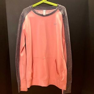 Women’s XS Under Armour crew next top